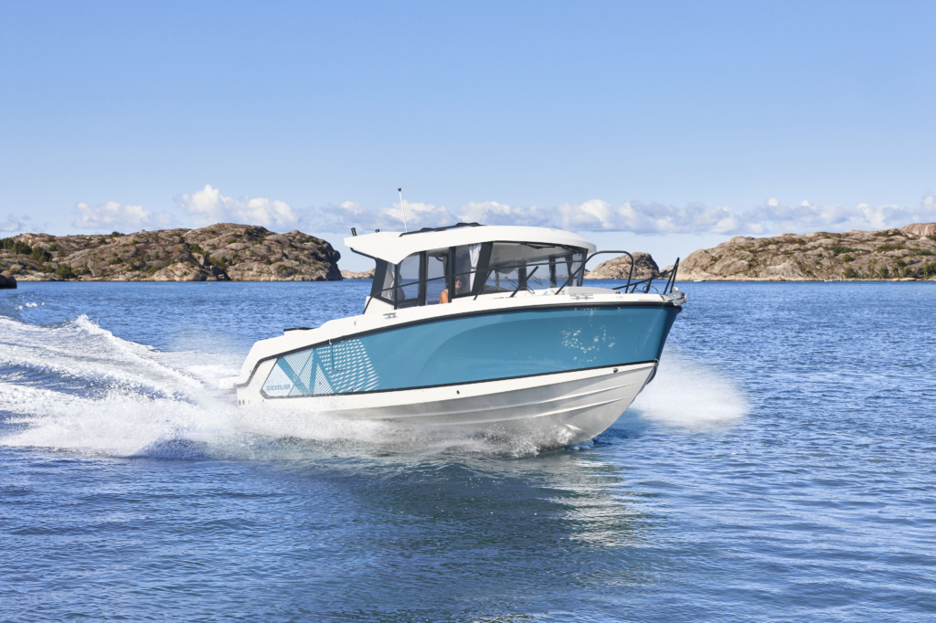 QUICKSILVER CAPTUR 805 PILOTHOUSE Holland Sport Boat Centre